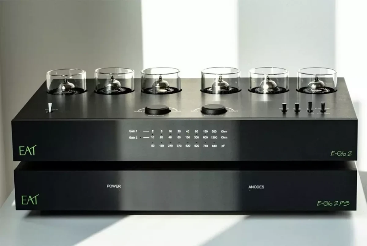 EAT E-Glo 2 – a tube phono preamplifier with backlight