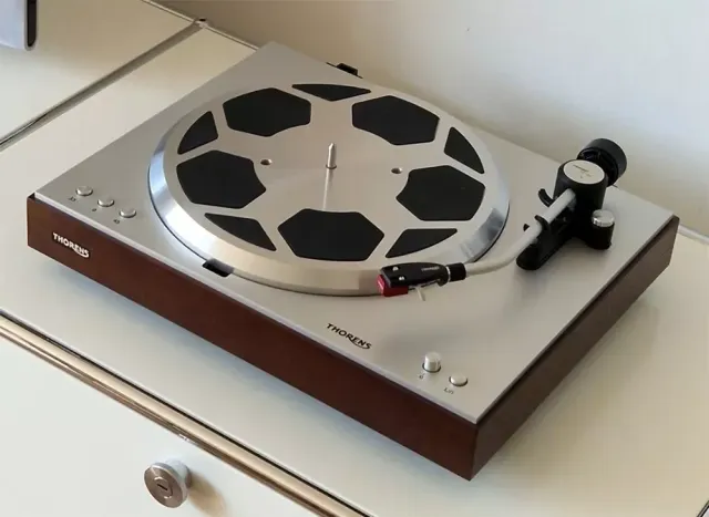 Thorens TD 404 DD