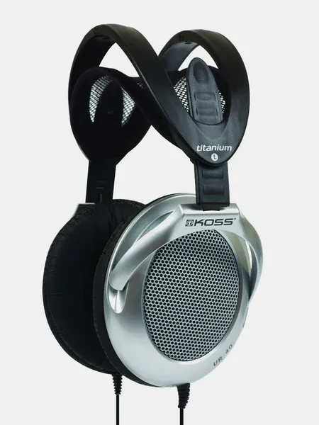 Koss UR40