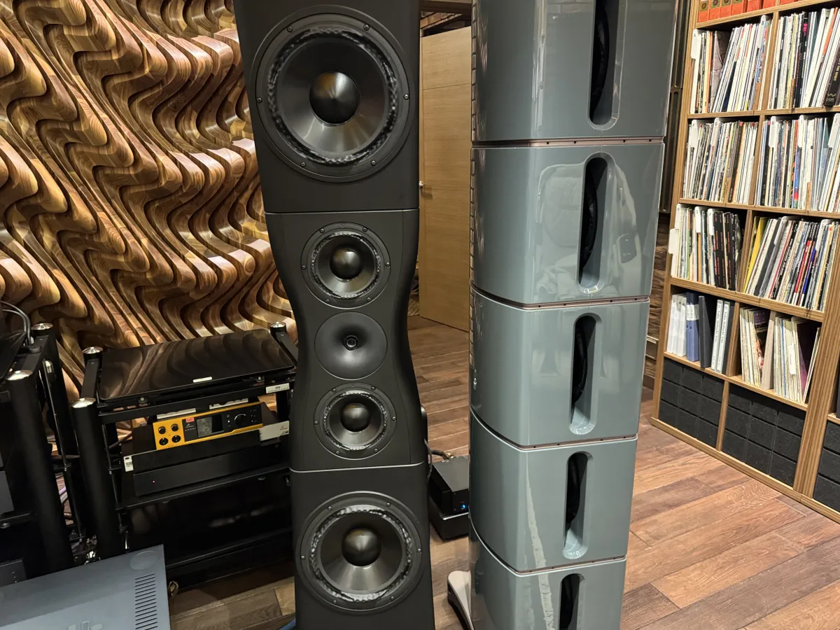A Unique, All-Around Ultra High-End system. Image source - (c) Hifiverse