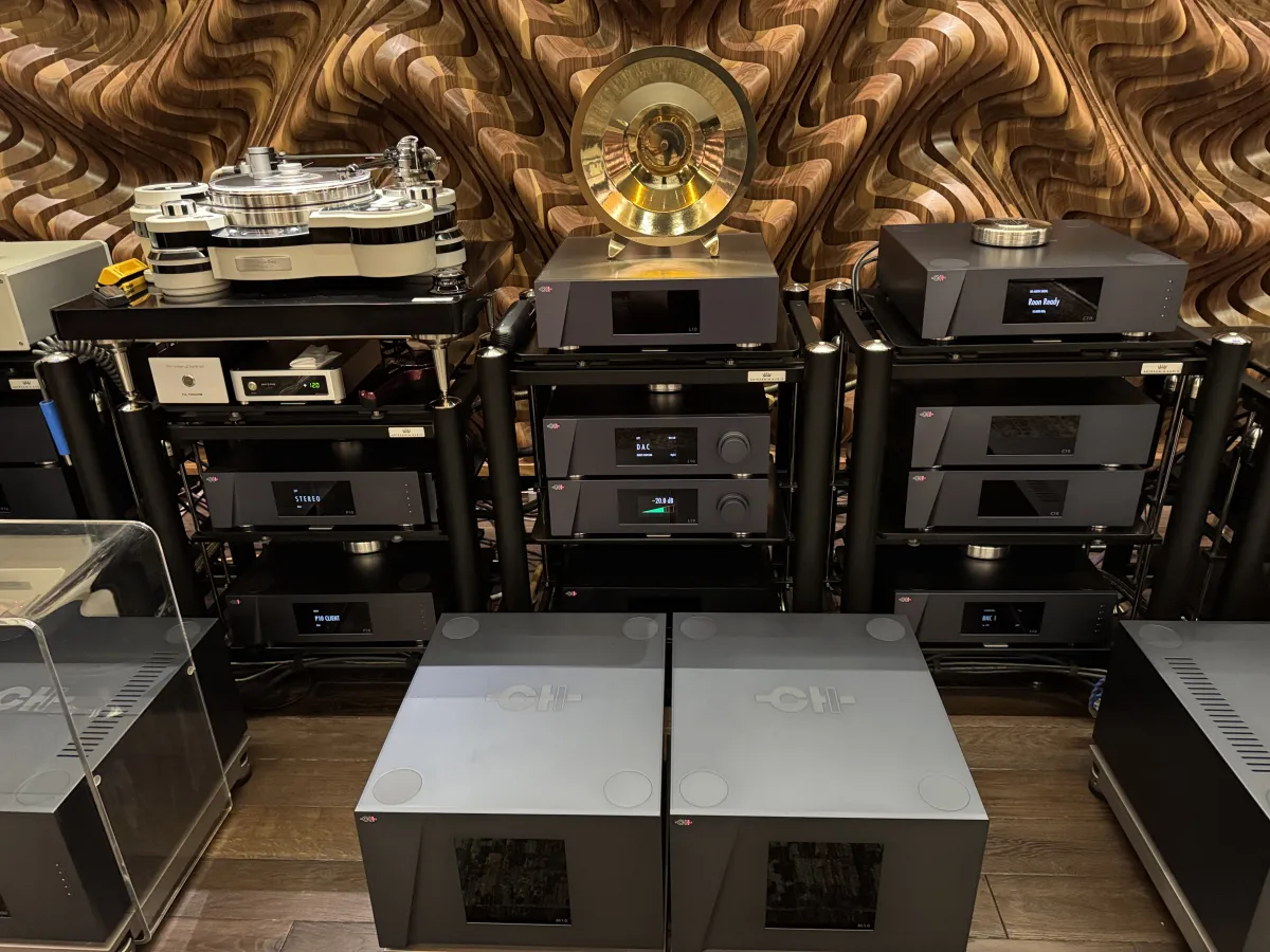 A Unique, All-Around Ultra High-End system. Image source - (c) Hifiverse