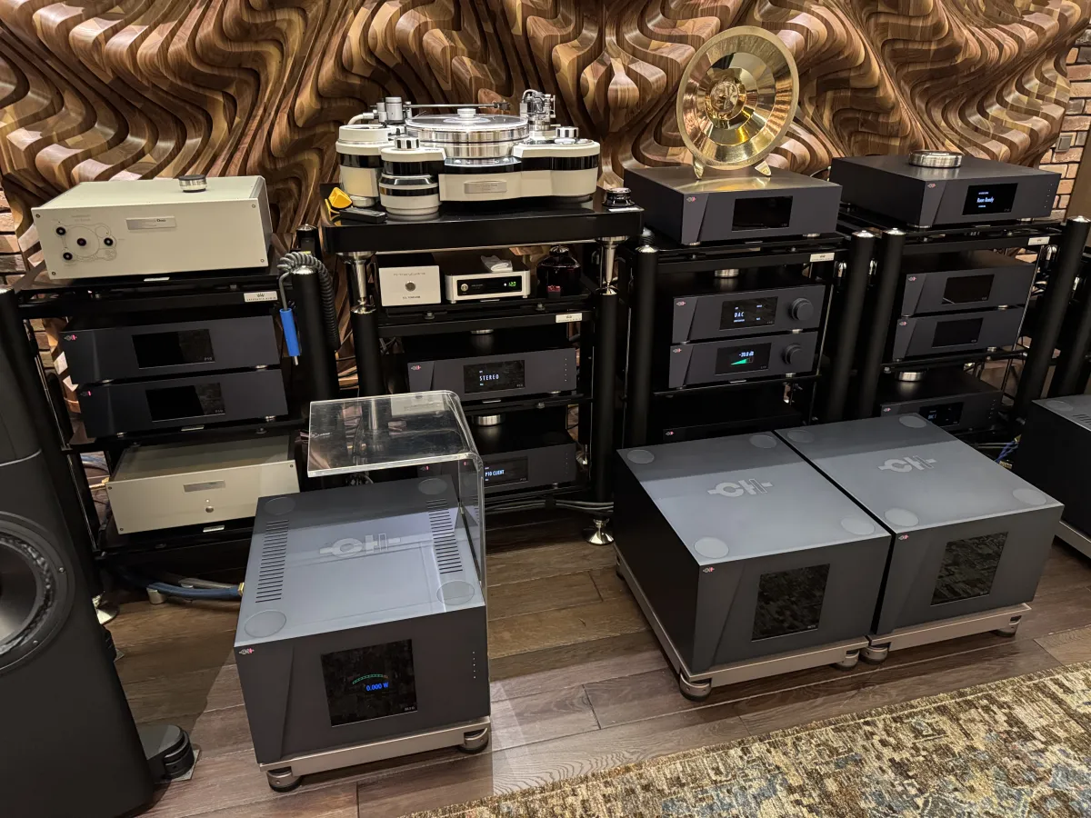 A Unique, All-Around Ultra High-End system. Image source - (c) Hifiverse