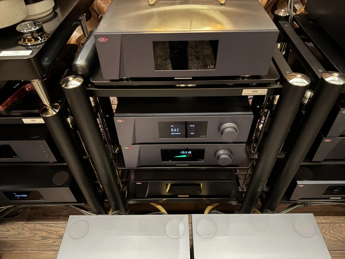 A Unique, All-Around Ultra High-End system. Image source - (c) Hifiverse