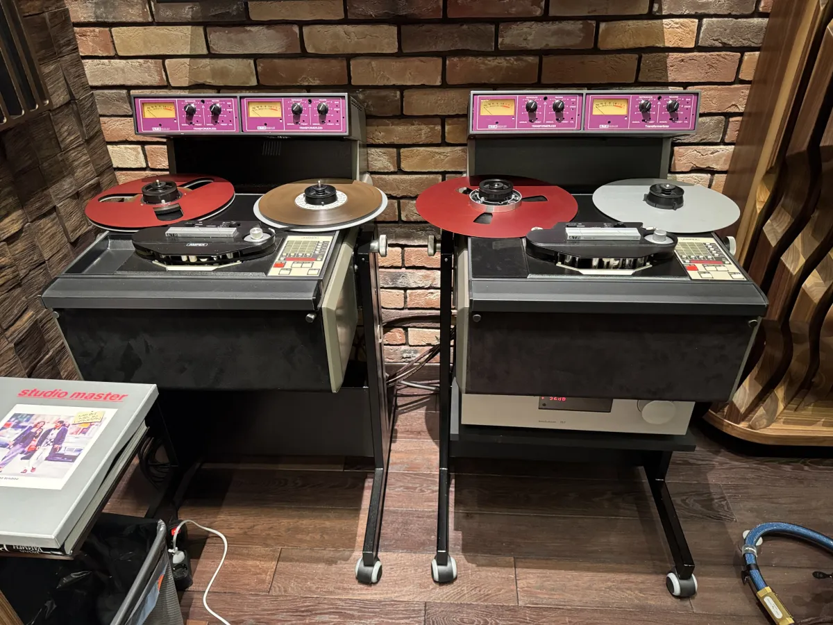 A Unique, All-Around Ultra High-End system. Image source - (c) Hifiverse