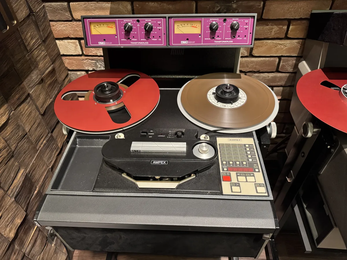 A Unique, All-Around Ultra High-End system. Image source - (c) Hifiverse