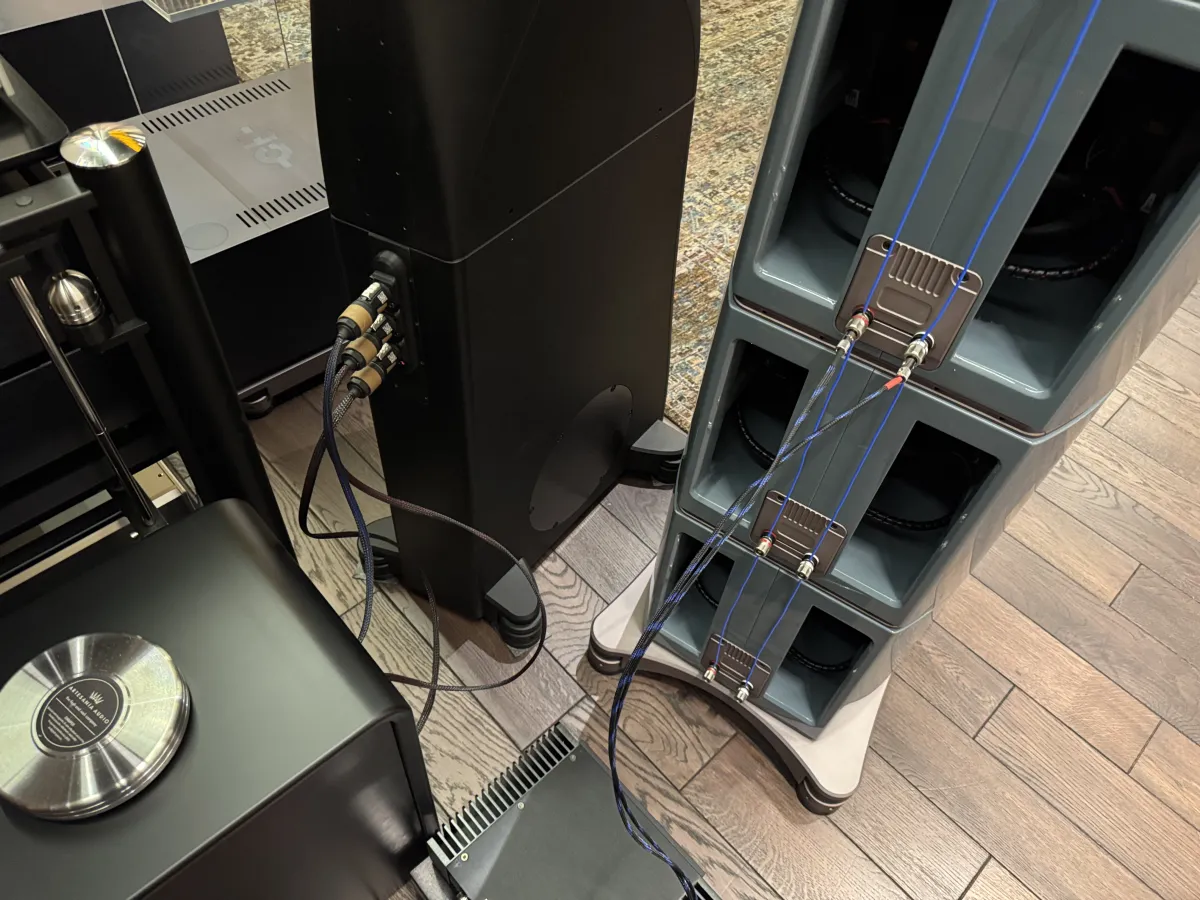 A Unique, All-Around Ultra High-End system. Image source - (c) Hifiverse