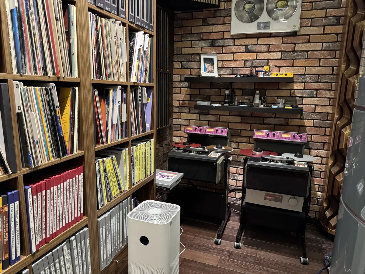 A Unique, All-Around Ultra High-End system. Image source - (c) Hifiverse