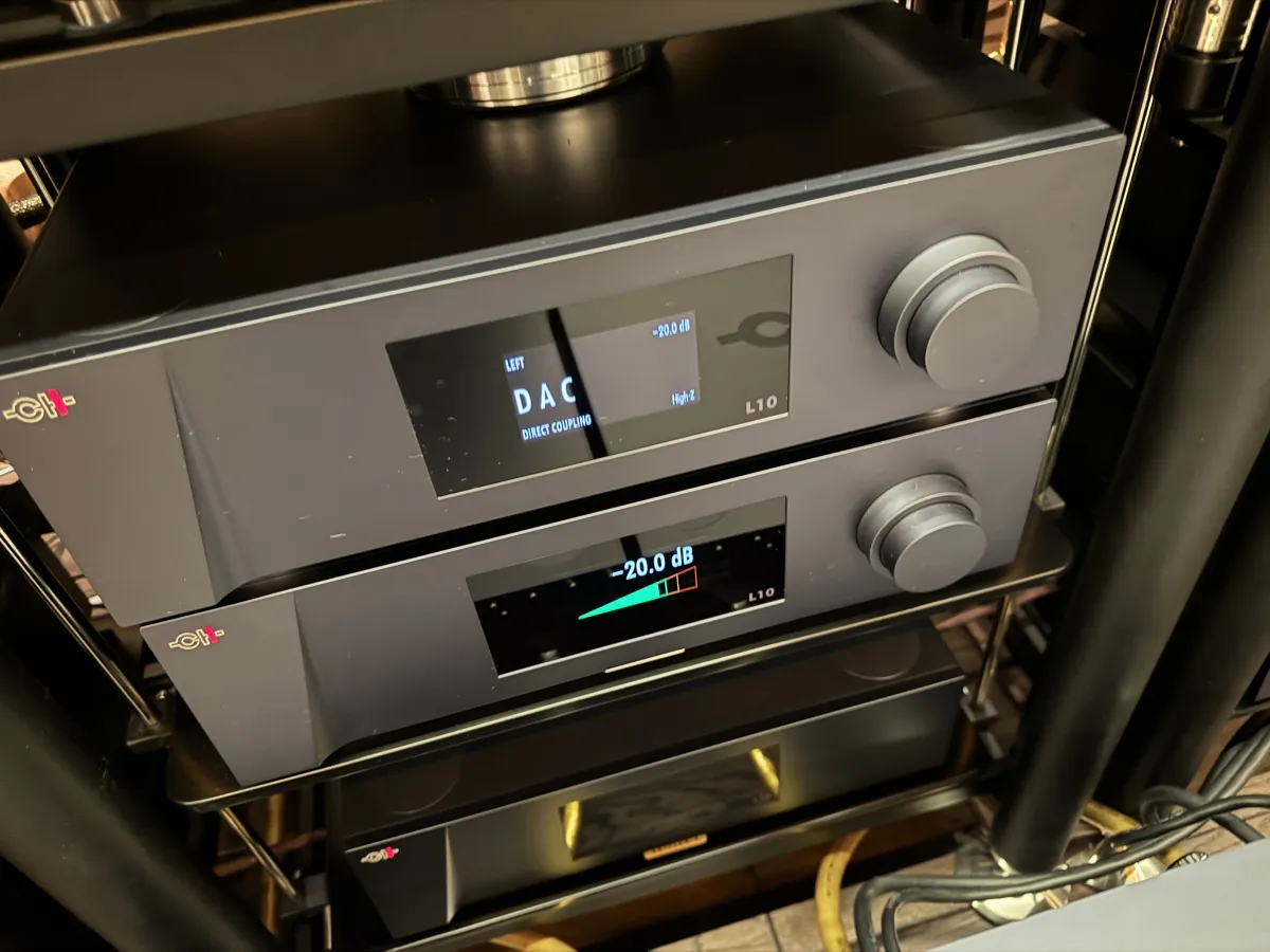 A Unique, All-Around Ultra High-End system. Image source - (c) Hifiverse