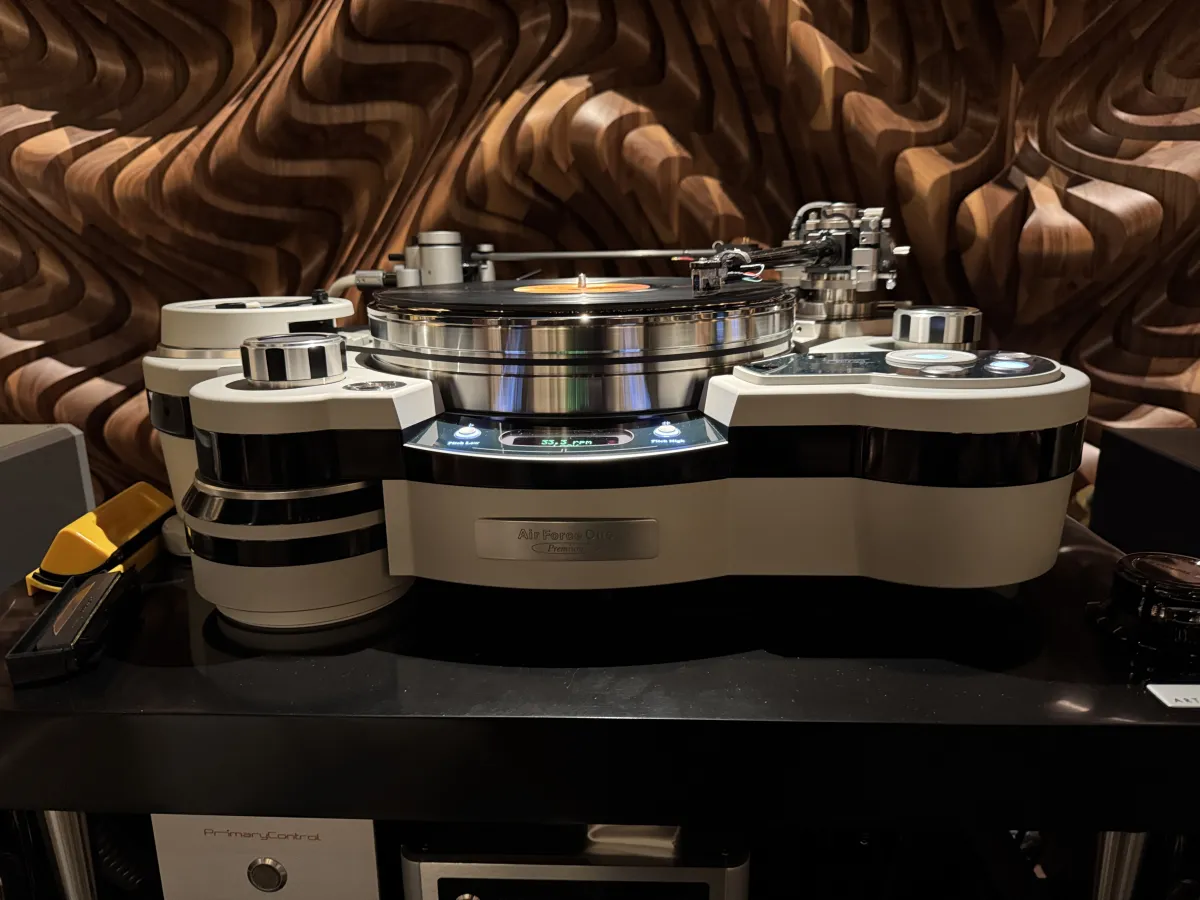 A Unique, All-Around Ultra High-End system. Image source - (c) Hifiverse