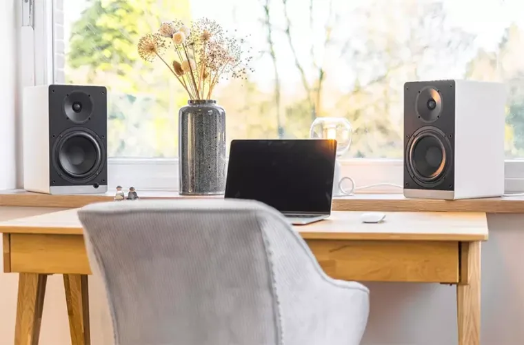 ELAC ConneX DCB61 – Active Speakers with a "Swiss Army Knife"-Style Connection