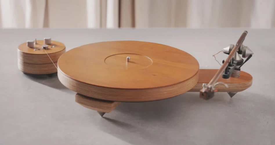SteinMusic Arco 40 Anniversary – a Turntable With a Unique Tonearm Made From a Violin Bow