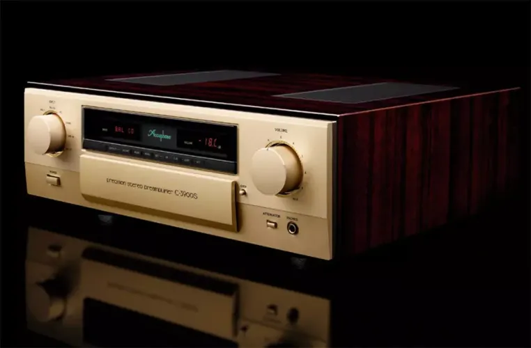 Accuphase C-3900S – Preamplifier Featuring AAVA Technology
