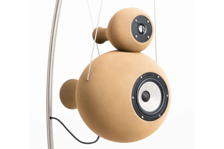 Econik 1851 – Active Suspended Loudspeaker with a Quartz Sand Enclosure