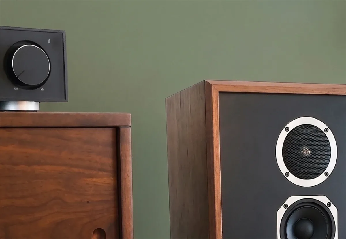 KLH Model Four
