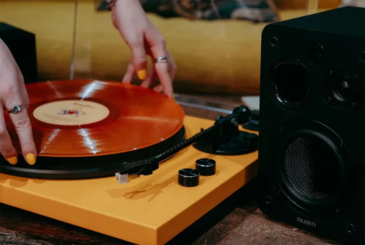 Majority Stylo and Folio – Affordable Turntables