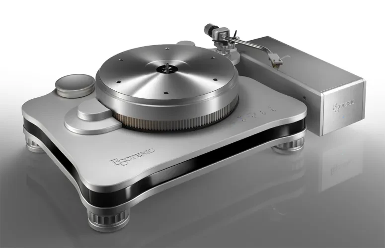 Esoteric T-01 Features MagneDrive Magnetic Drive and Support for an External 10 MHz Clock