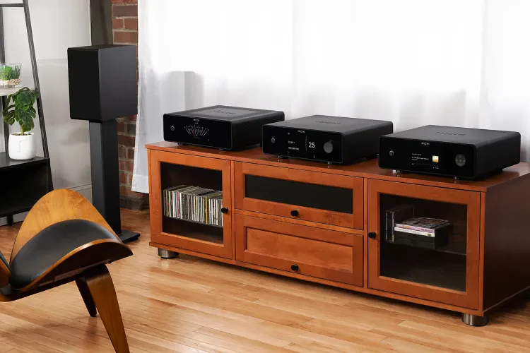 Michi Prestige P430 and S430 – Preamplifier and Class AB Power Amplifier