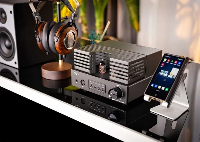 Cayin HA-1A Mk3 – Compact Tube Headphone Amplifier