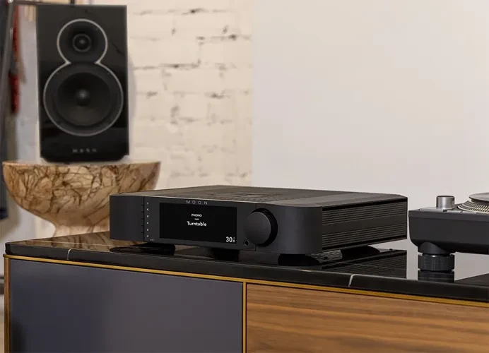 Moon Compass 341 – An Integrated Amplifier with Fully Analog Circuitry